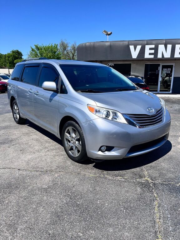 2016 TOYOTA Sienna