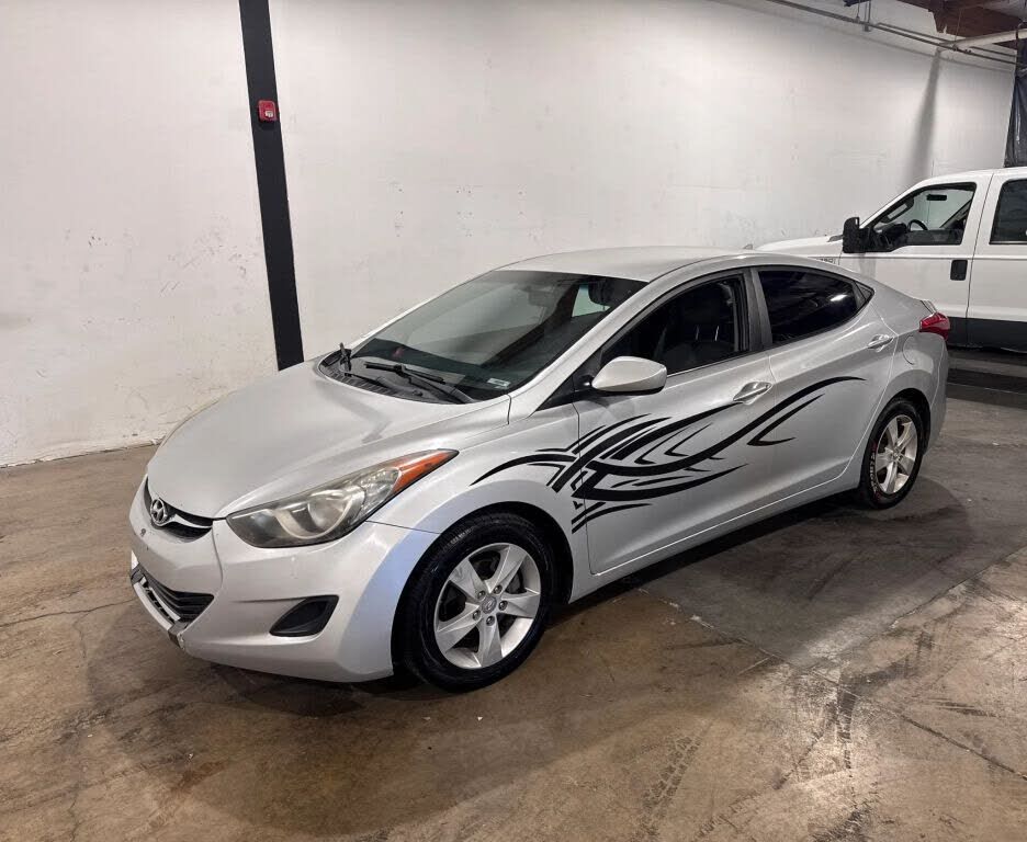 2011 HYUNDAI Elantra