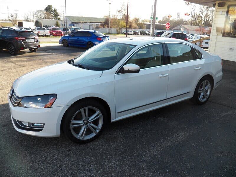 2013 VOLKSWAGEN Passat