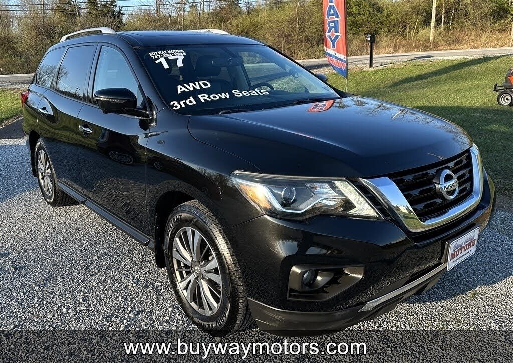 2017 NISSAN Pathfinder