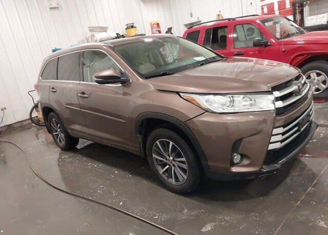 2017 TOYOTA Highlander