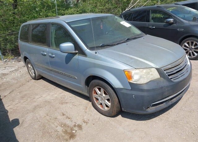2013 CHRYSLER Town and Country