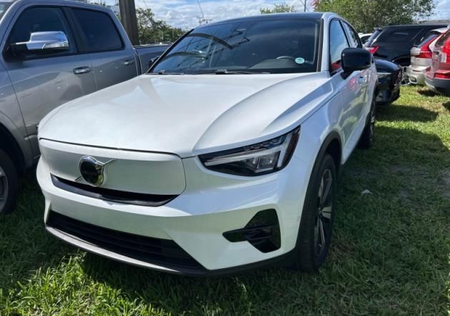 2023 VOLVO C40