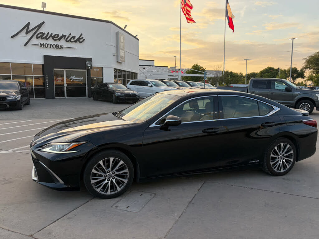 2019 LEXUS ES
