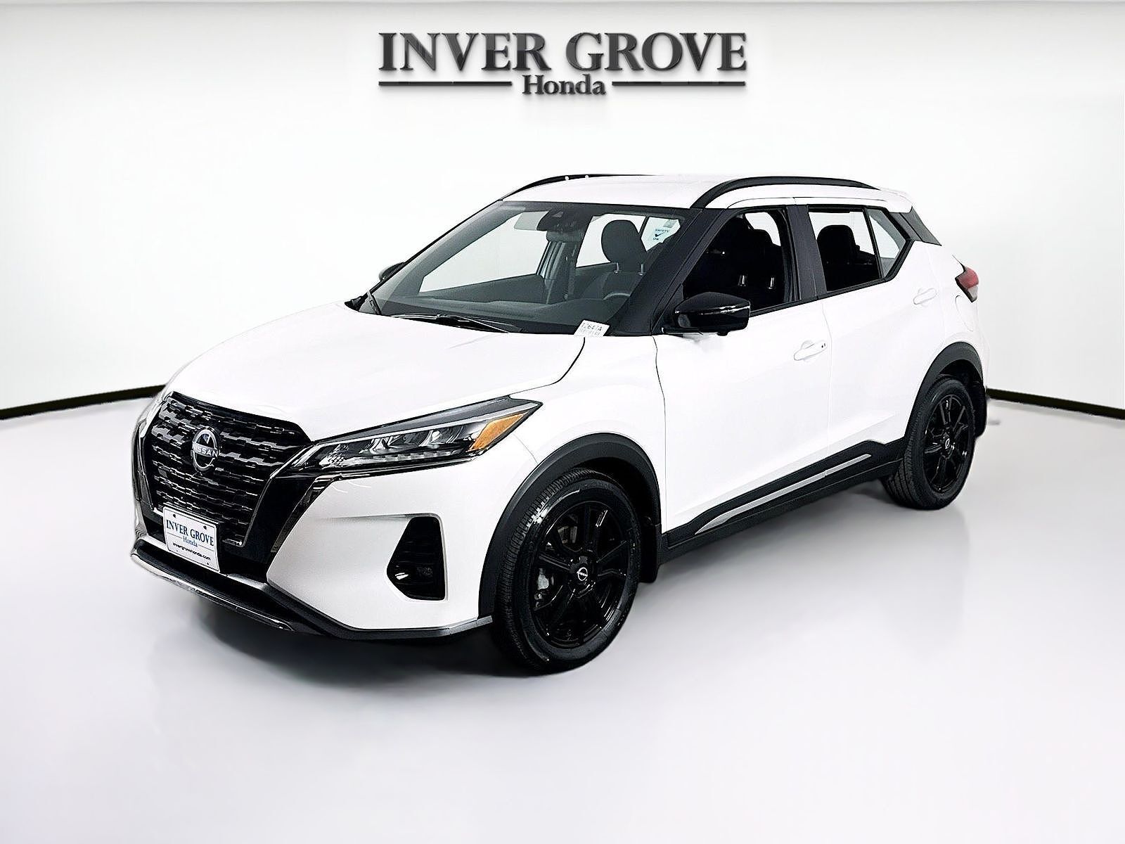 2024 NISSAN Kicks