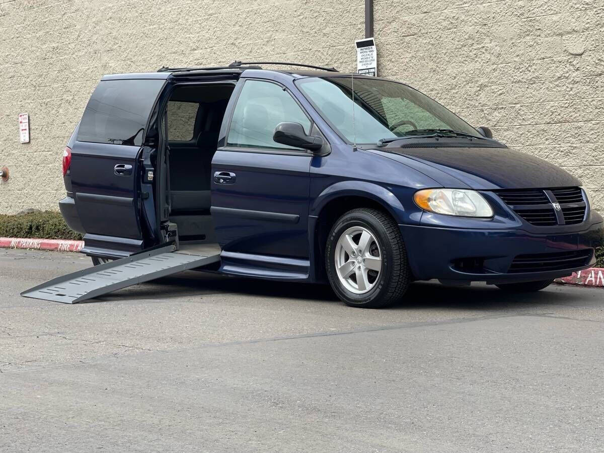 2005 DODGE Caravan