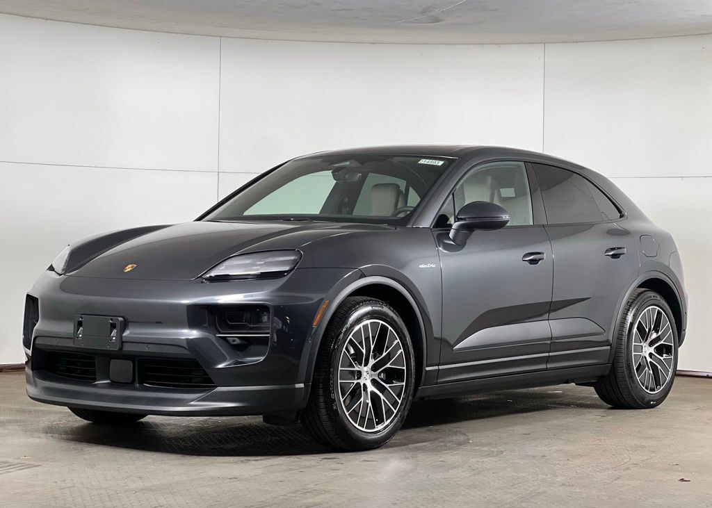 2025 PORSCHE Macan