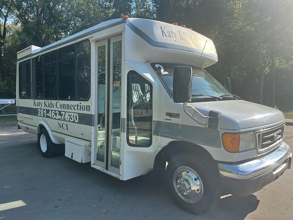 2005 FORD E-450