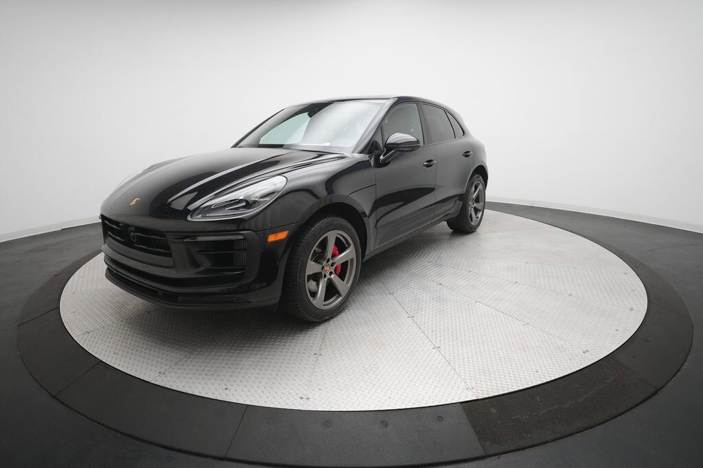 2024 PORSCHE Macan