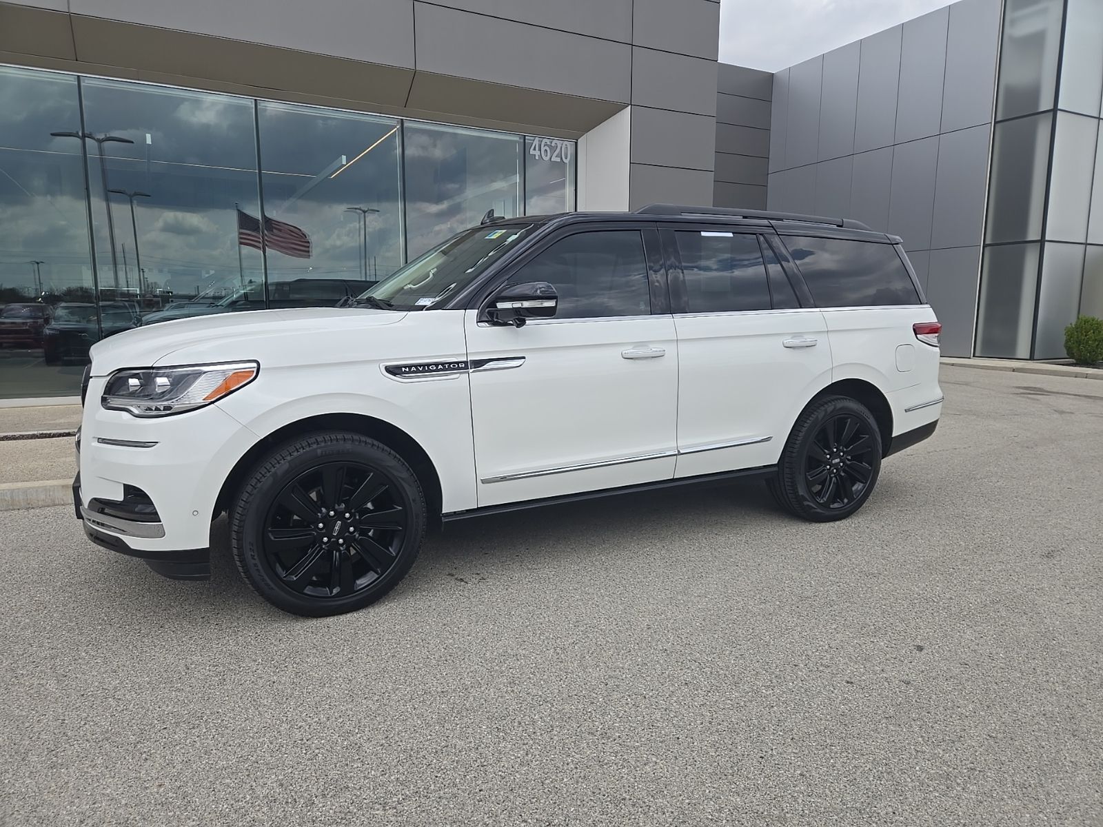 2023 LINCOLN Navigator