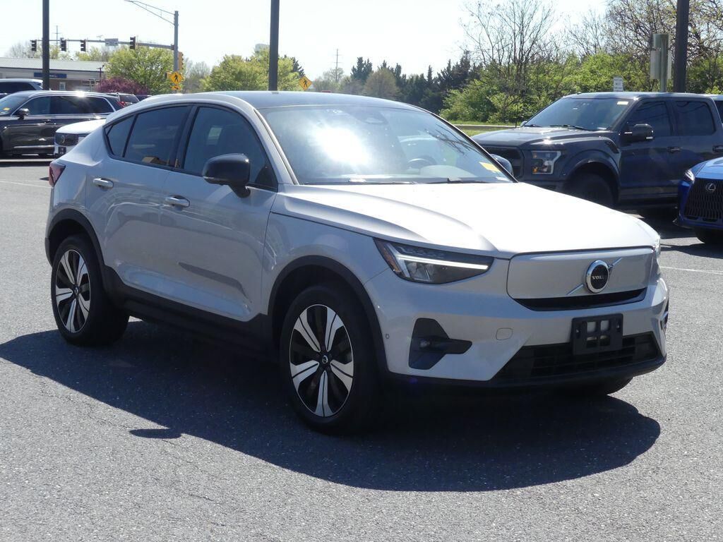 2023 VOLVO C40
