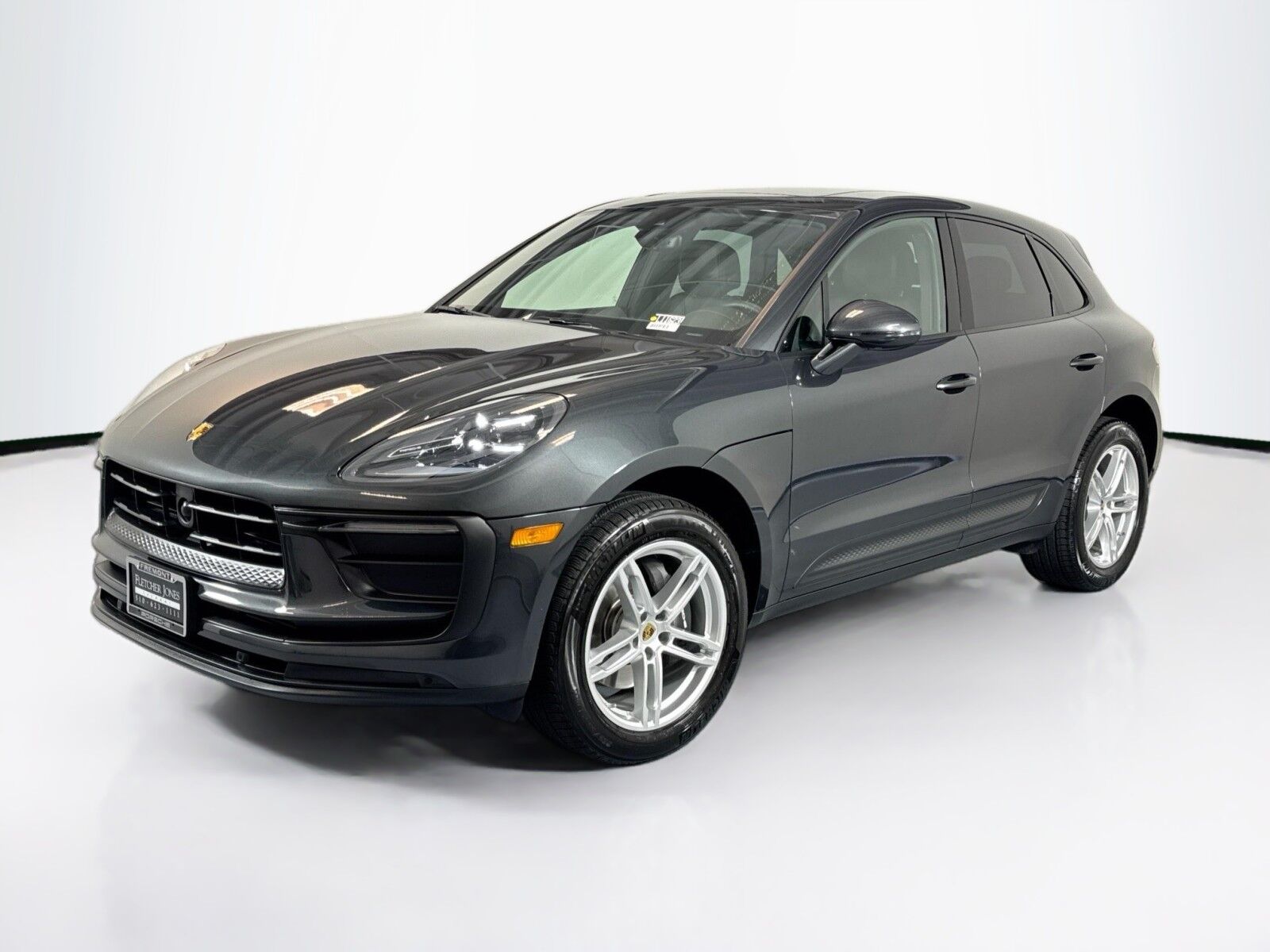 2025 PORSCHE Macan