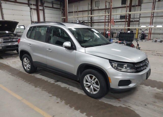2016 VOLKSWAGEN Tiguan