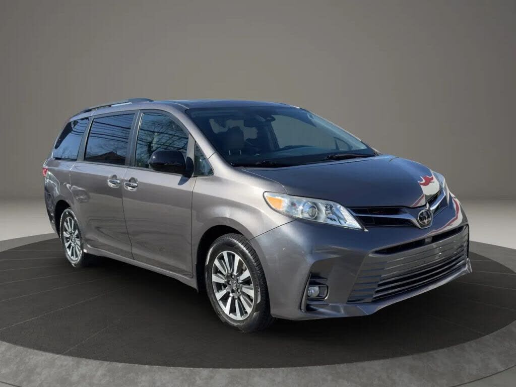 2018 TOYOTA Sienna