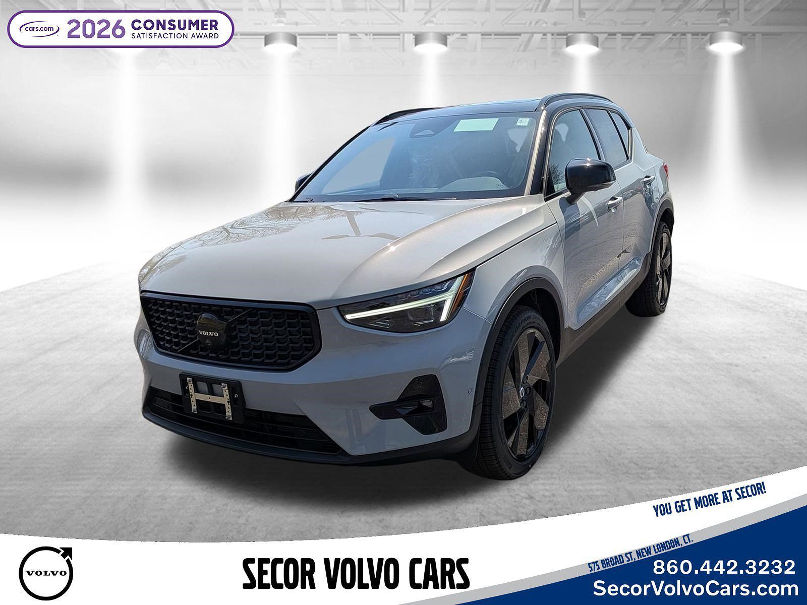 2026 VOLVO XC40