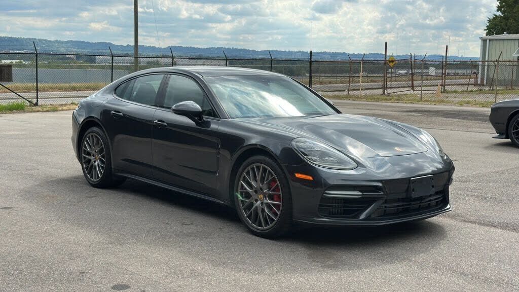 2018 PORSCHE Panamera