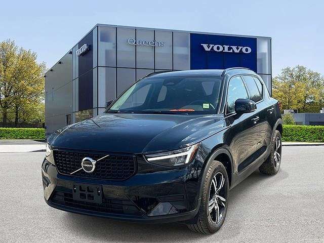 2026 VOLVO XC40