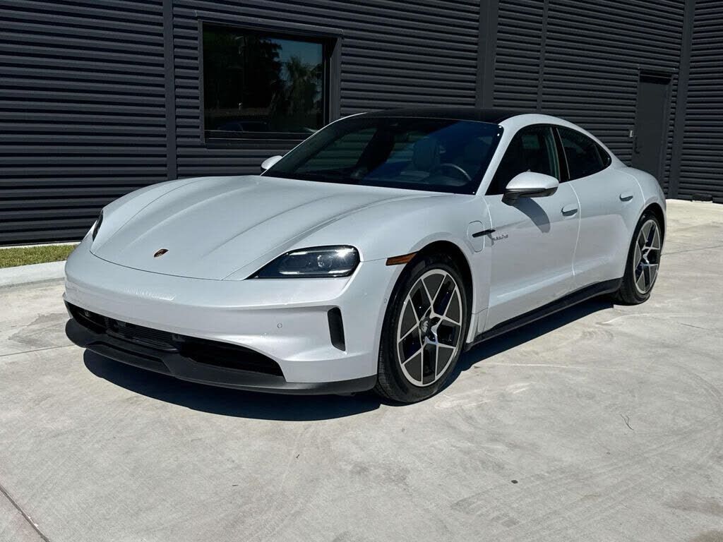 2025 PORSCHE Taycan