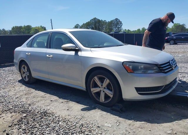 2012 VOLKSWAGEN Passat