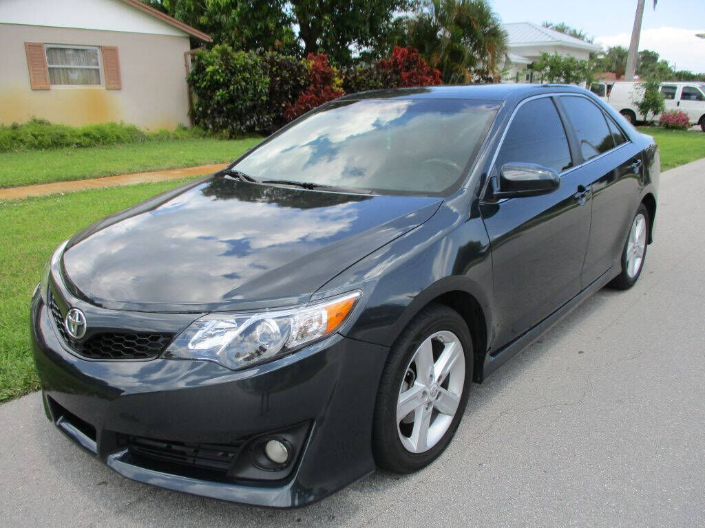2014 TOYOTA Camry