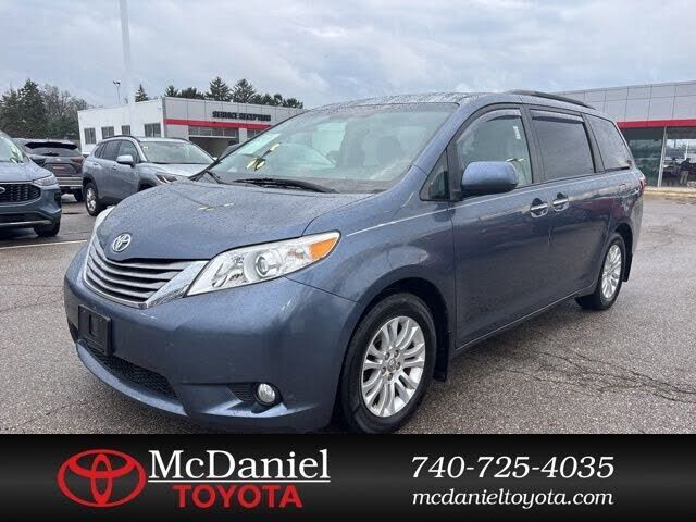 2017 TOYOTA Sienna
