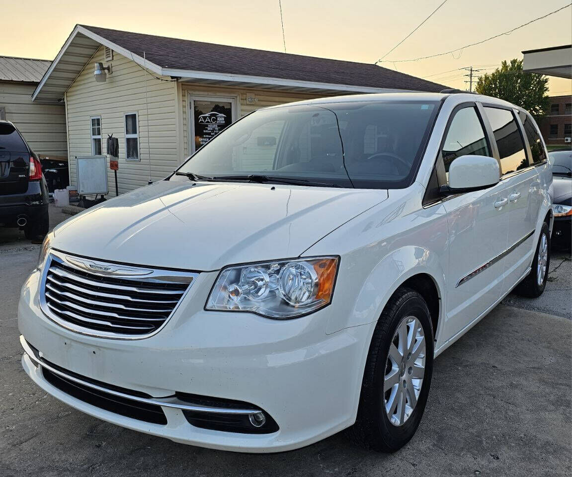 2013 CHRYSLER Town and Country