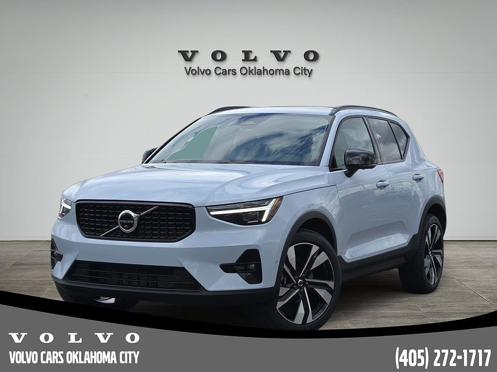 2026 VOLVO XC40