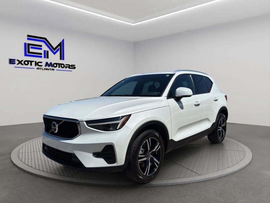 2023 VOLVO XC40
