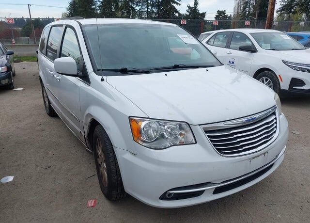 2015 CHRYSLER Town and Country