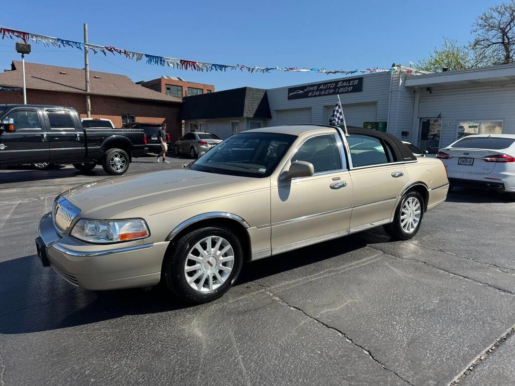 2006 LINCOLN Town Car