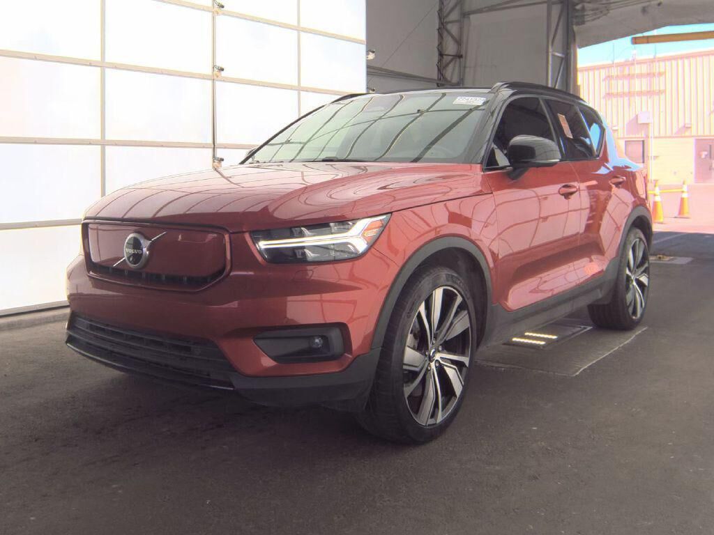 2021 VOLVO XC40
