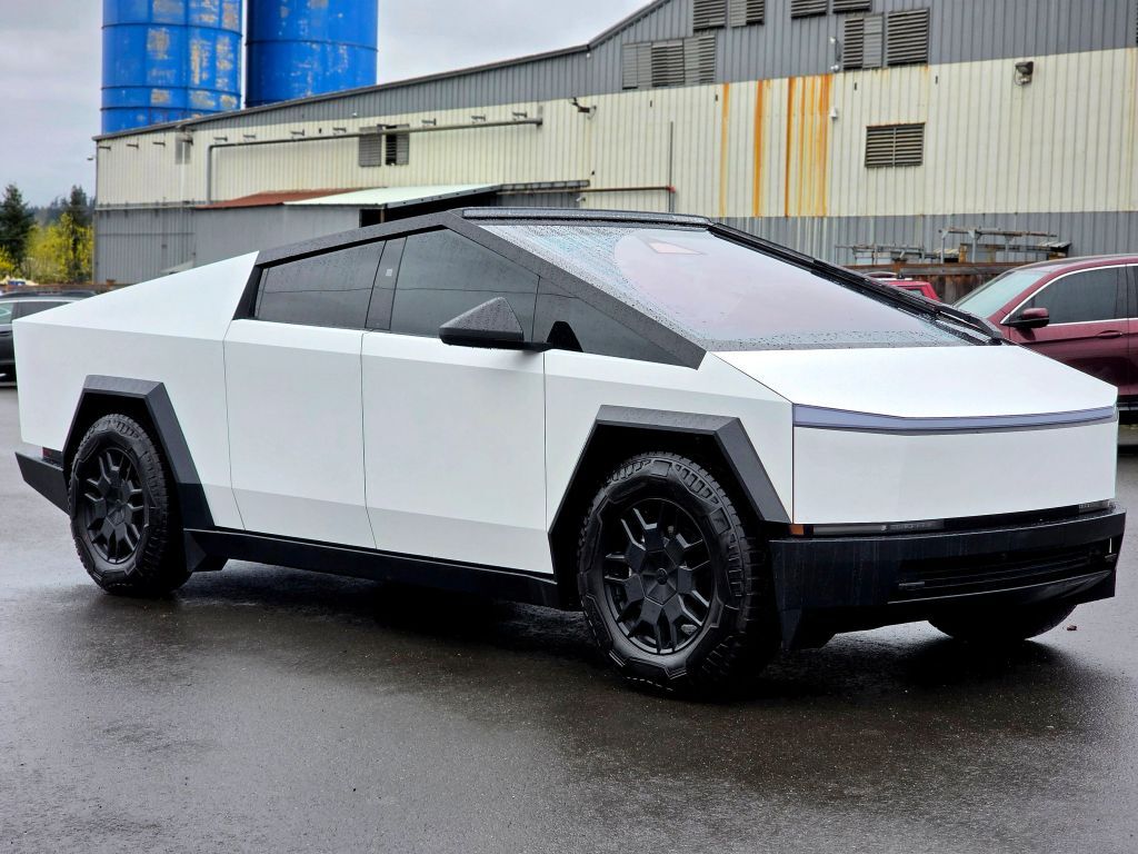 2024 TESLA Cybertruck