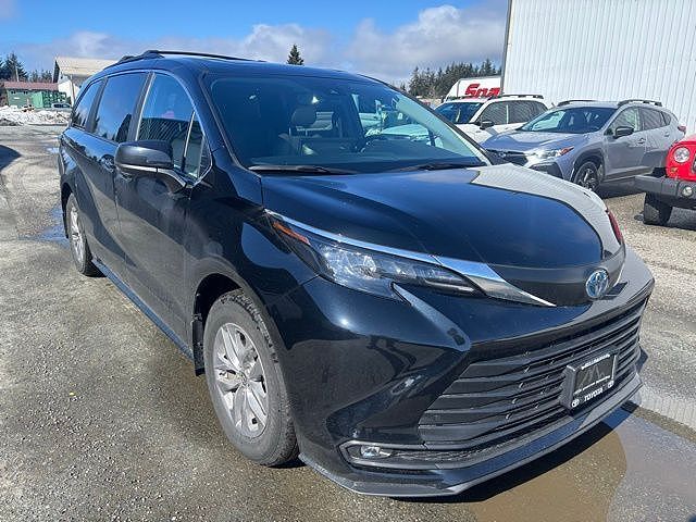 2025 TOYOTA Sienna