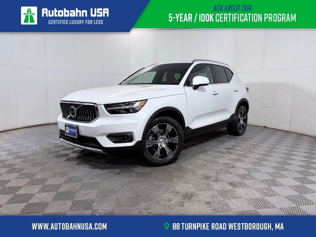 2022 VOLVO XC40