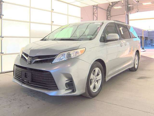 2019 TOYOTA Sienna