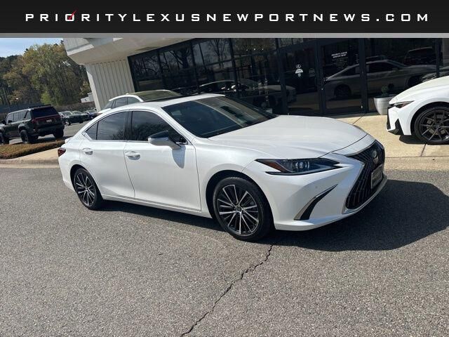 2025 LEXUS ES