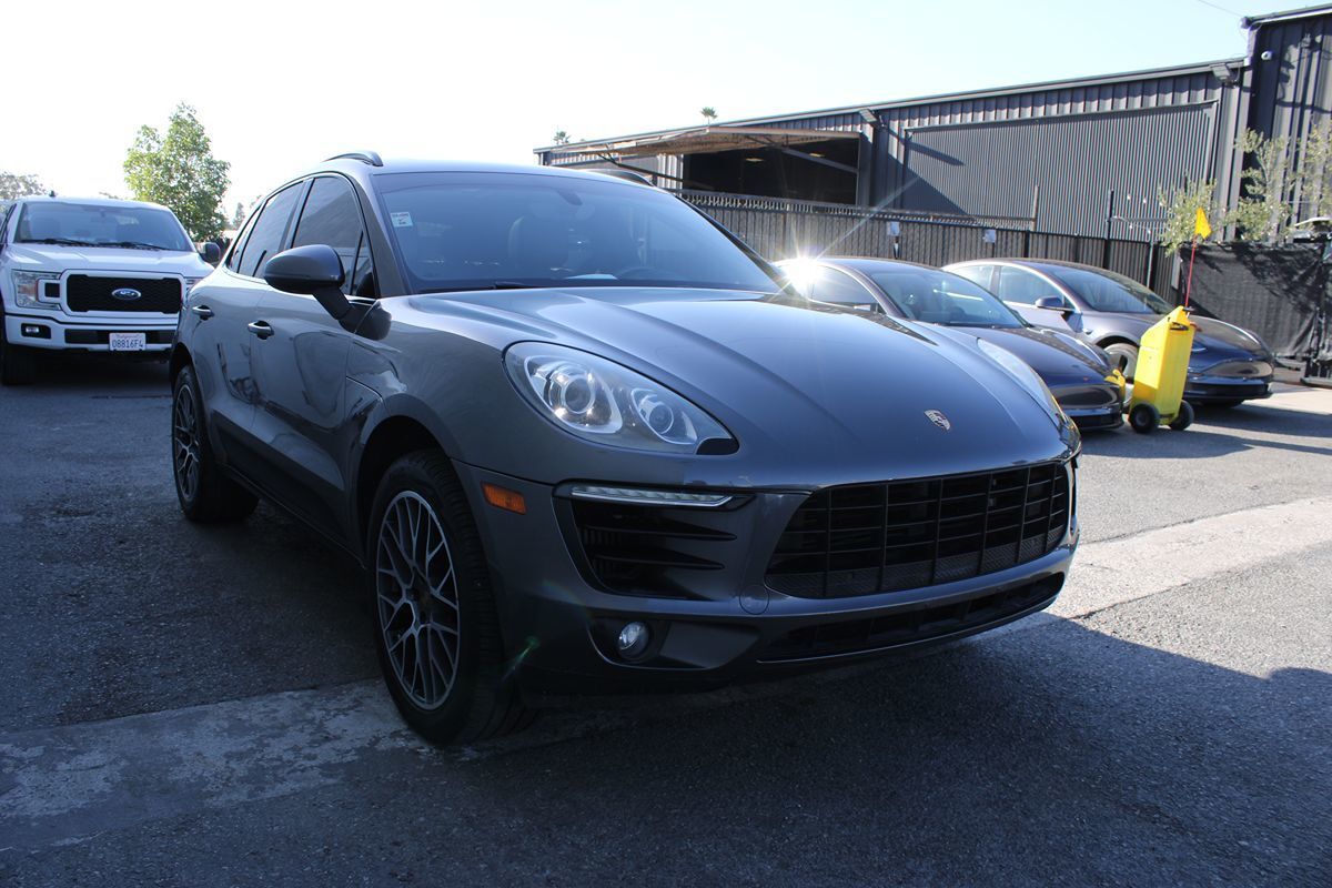 2015 PORSCHE Macan