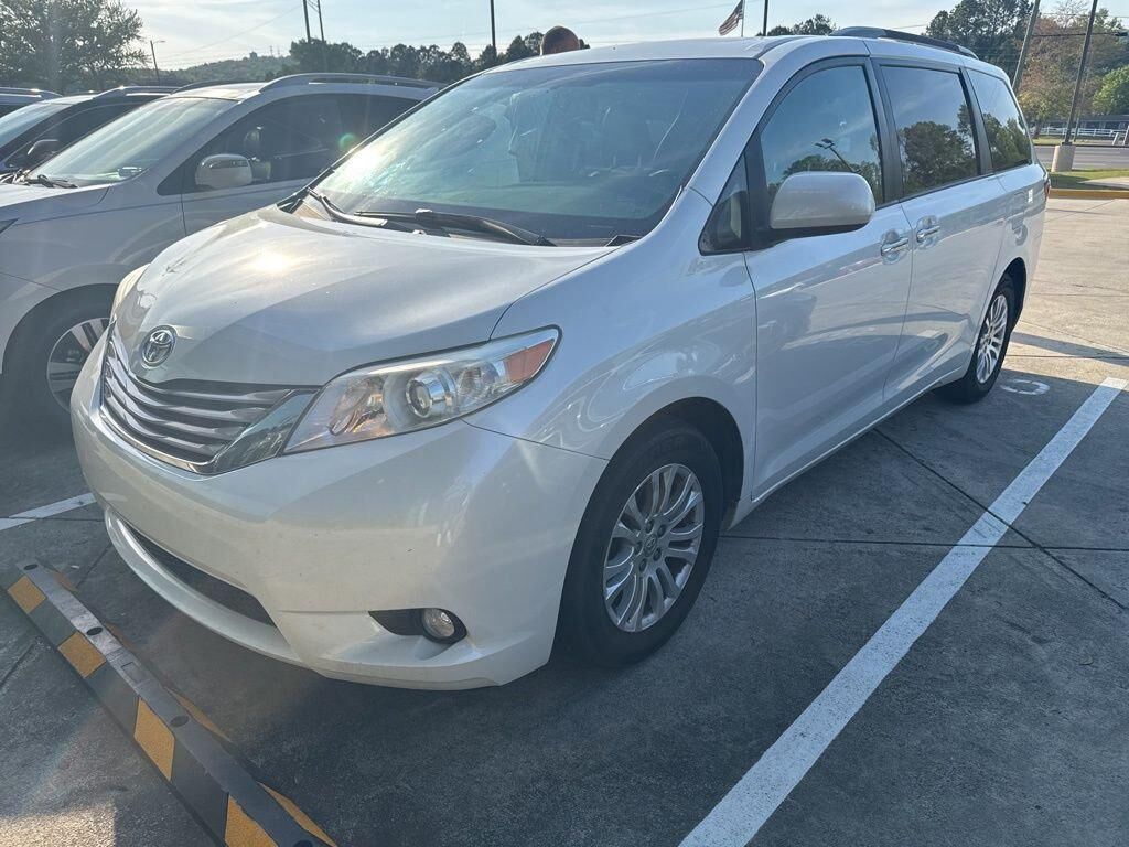 2017 TOYOTA Sienna