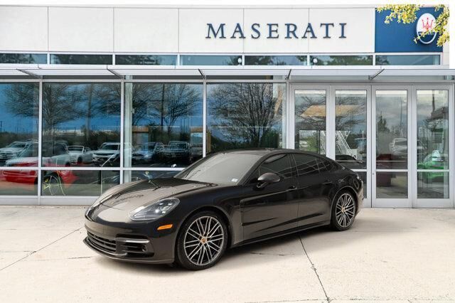 2018 PORSCHE Panamera