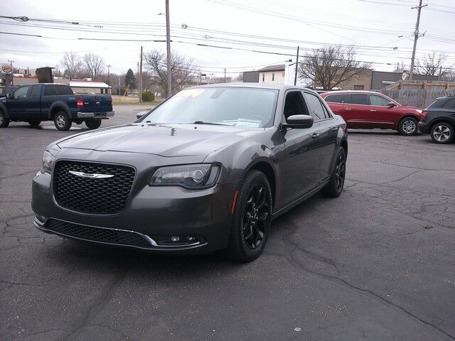 2019 CHRYSLER 300