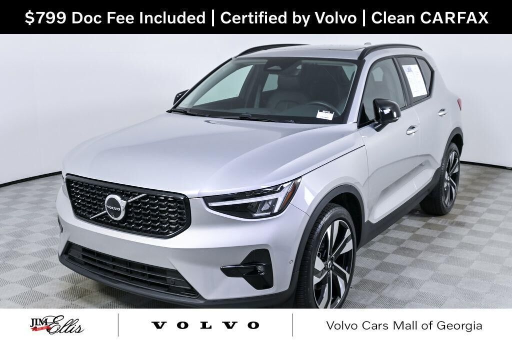 2025 VOLVO XC40