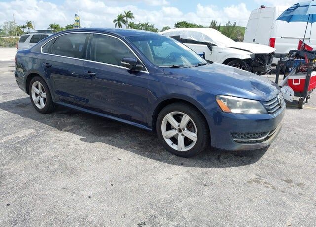 2013 VOLKSWAGEN Passat