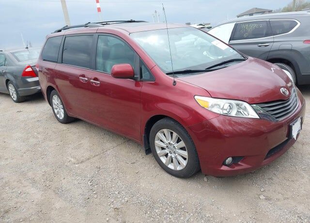 2012 TOYOTA Sienna