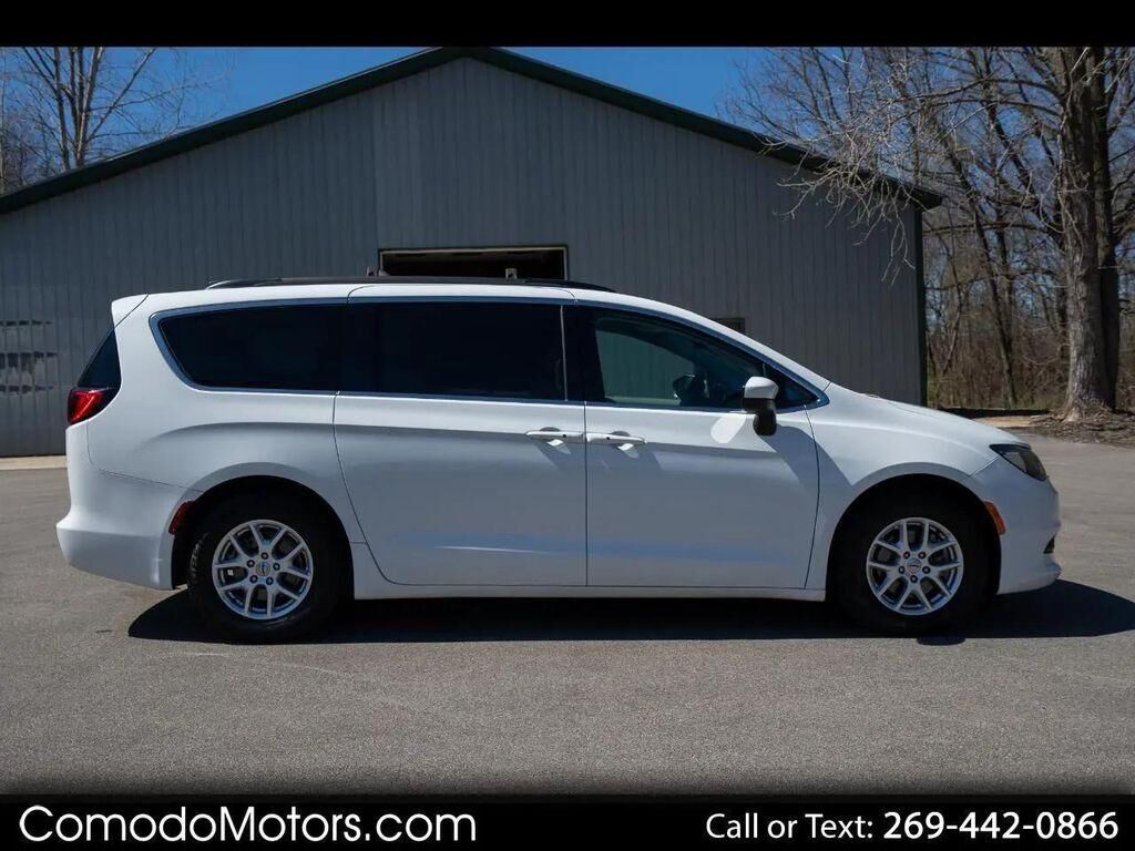 2021 CHRYSLER Voyager