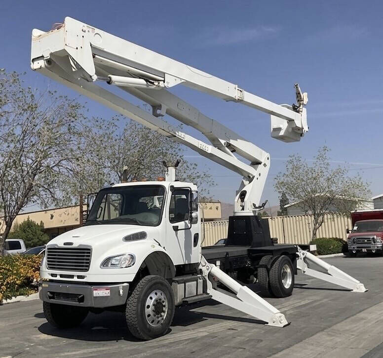 2013 FREIGHTLINER M2