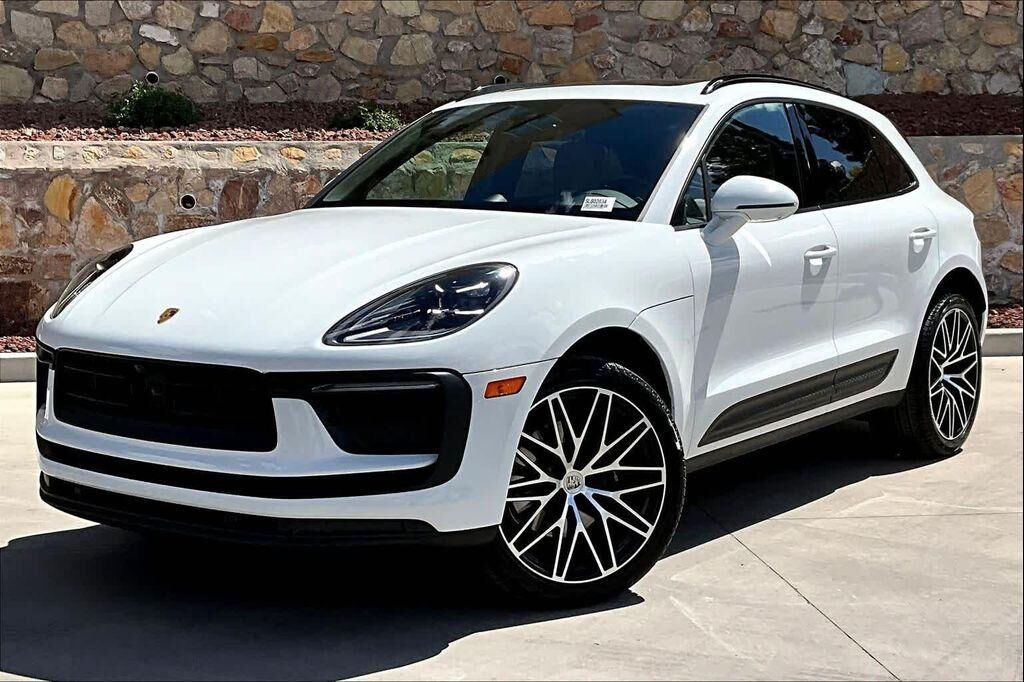 2025 PORSCHE Macan