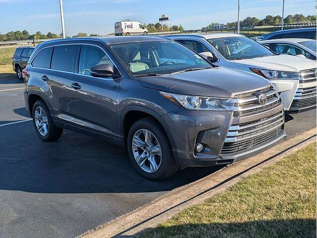 2017 TOYOTA Highlander