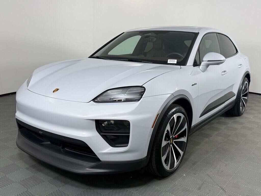 2025 PORSCHE Macan
