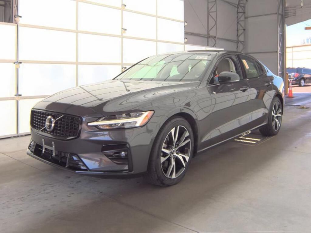 2023 VOLVO S60