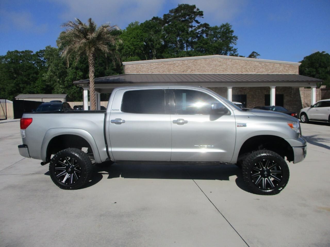 2010 TOYOTA Tundra